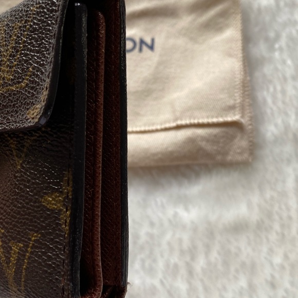 Authentic Louis Vuitton medium compact wallet - Picture 3 of 8